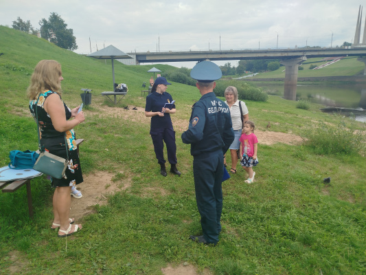 В Витебске дети купаются в запрещенных местах