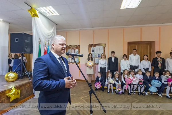 Алексей Героев поздравил учащихся школы №2 с Днем знаний