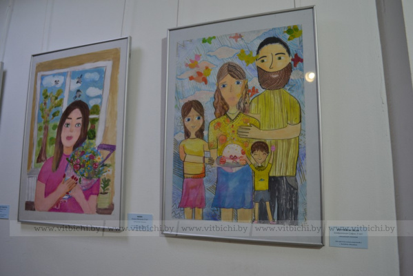 Выставка детских работ «Папа, мама, я» открылась в Витебском областном краеведческом музее