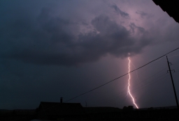 В МЧС напомнили о правилах поведения в грозу