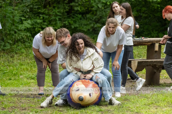 Джампинг, тимбилдинг и дискотека: «Доломит» устроил праздник ко Дню молодежи