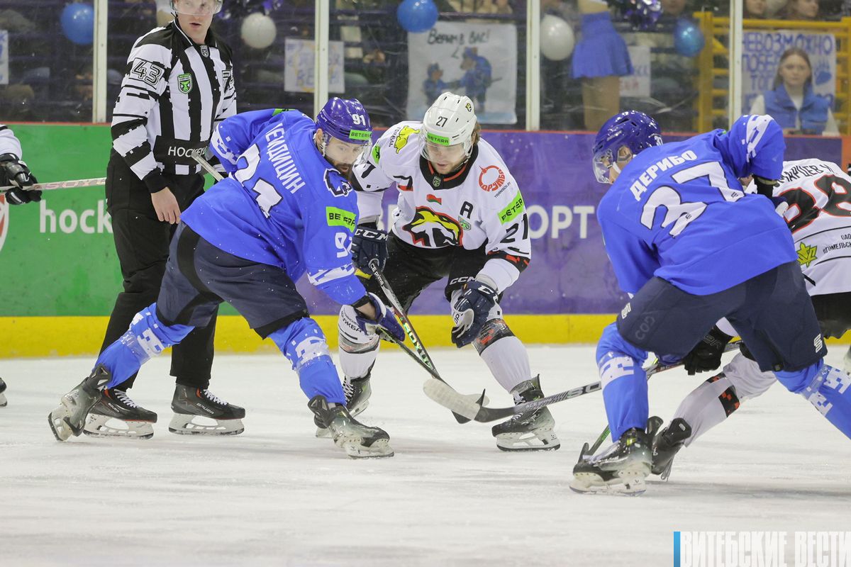 В Витебске прошел матч полуфинальной серии чемпионата Беларуси по хоккею. Фоторепортаж с игры