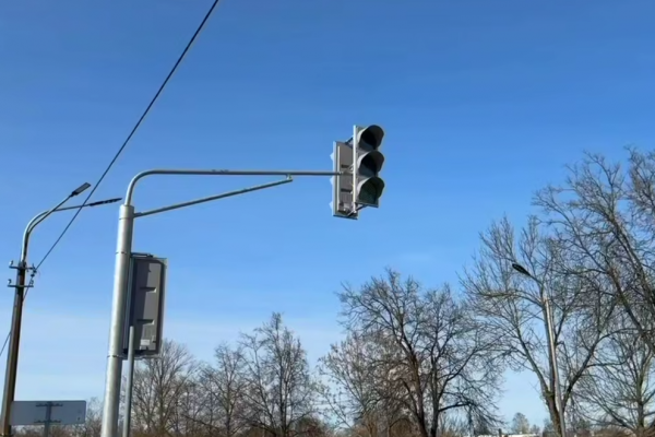 На улице Ленинградской в Витебске заработал новый светофор