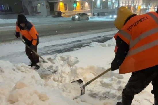 Более полутысячи человек заняты на уборке снежных заносов сегодня в Витебске