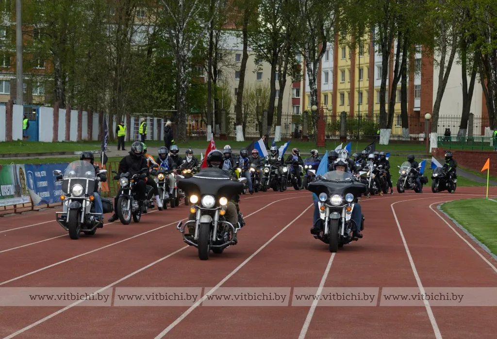 Байкеры устроили яркое шоу в честь 65-летия ФК «Витебск»