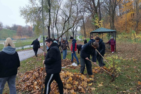 Субботник – не пережиток прошлого: студенты Витебской ветакадемии навели порядок к 101‑летию альма‑матер