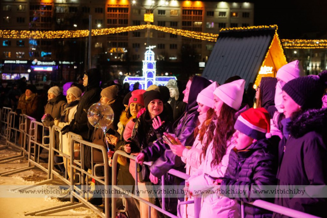 А вы там были?! Праздничная программа собрала горожан у главной городской ёлки 25 декабря