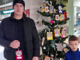 В Витебске продолжается новогодняя благотворительная акция Белорусского Красного Креста «Ёлка желаний»