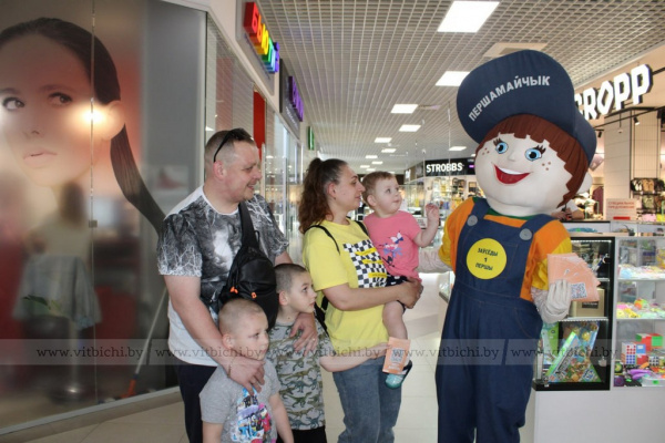 Благотворительная выставка «Слышать сердцем» открылась в ТРЦ «Трио»