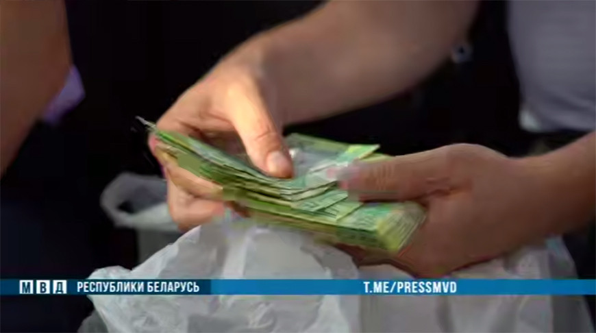Витебчанин по указке мошенников стал их курьером и отвез чужие Br52 тыс. в Россию