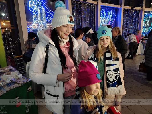 В Витебске проходит благотворительный матч «Добрый лед»