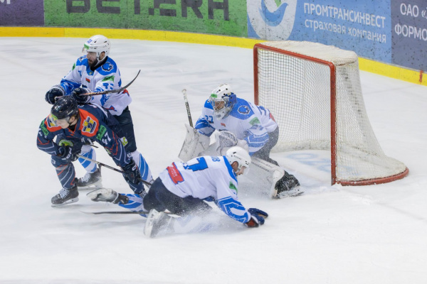 ХК «Витебск» на выезде дважды обыграл «Металлург» из Жлобина и вышел в плей-офф