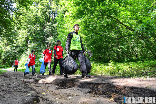 В лесопарке на Юрьевой горке в Витебске прошла экологическая акция «Чистые игры»