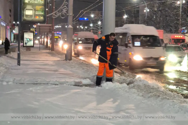Снегопад не застал врасплох: в ночную смену в Витебске работала 21 единица техники