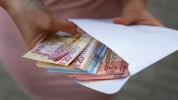 Зарплата была большая, но «в конвертах…»