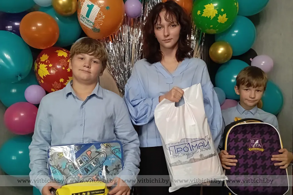 В Первомайском районе многодетную семью Ткачёвых поздравили с новым учебным годом