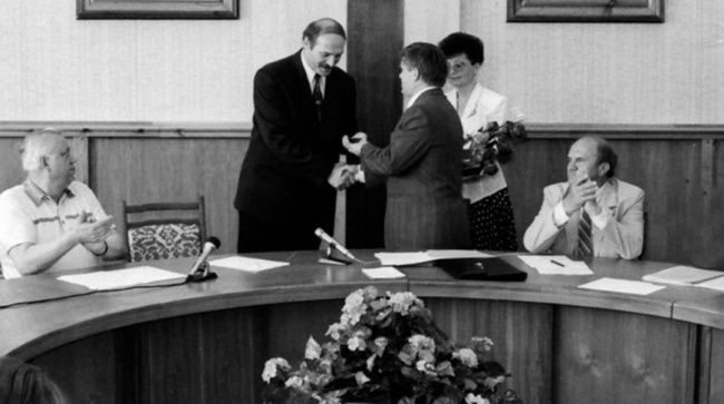 "Все прошло скромно, без пышности". Первая инаугурация Президента Беларуси глазами очевидца