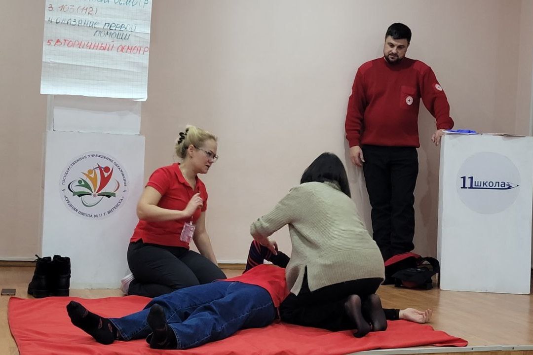«Красный Крест» провел мастер-класс по оказанию первой медицинской помощи для педагогов средней школы №11 г.Витебска