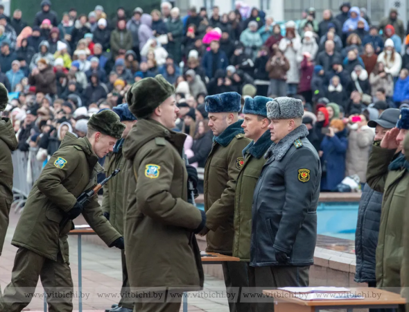 Встали в строй: более 700 новобранцев пополнили ряды витебских десантников. 