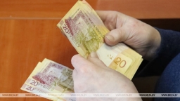 Пособие по уходу за пожилым старше 80 лет или инвалидом 1-й группы. В Минтруда напомнили о нюансах