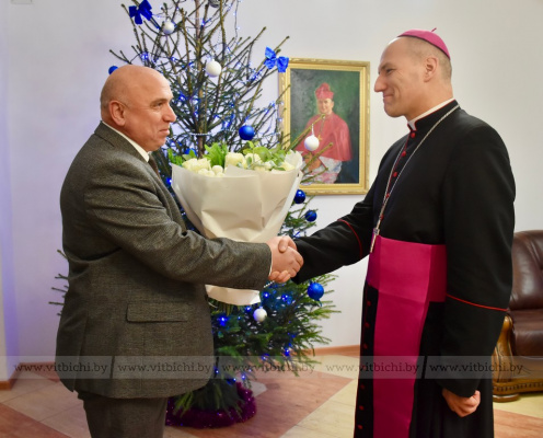 У асобе біскупа Віцебскай дыяцэзіі кіраўніцтва вобласці павіншавала каталікоў са святам Ражства