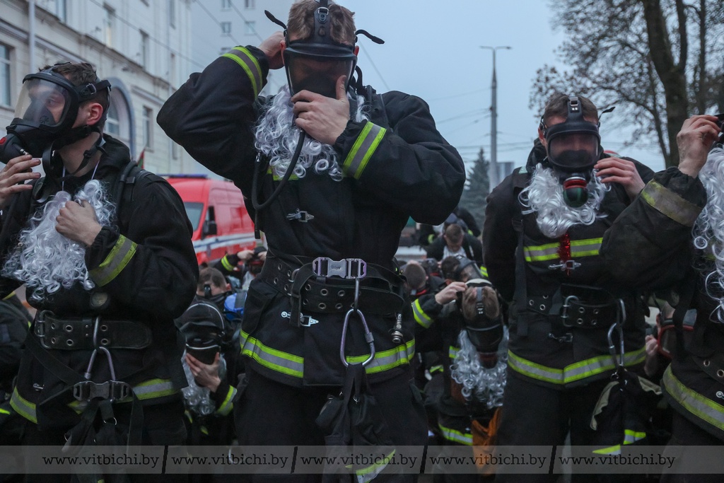 «Новогодний забег сильнейших» провели спасатели в Витебске
