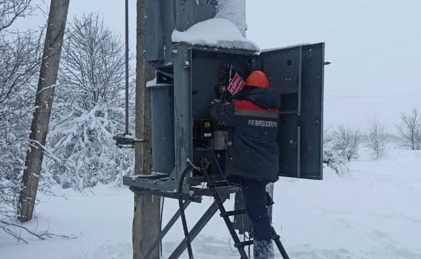 Энергетики ведут работы по восстановлению электроснабжения в 7 населенных пунктах Витебской области