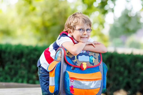 Легкий, удобный, безопасный: на что обратить внимание при выборе школьного рюкзака