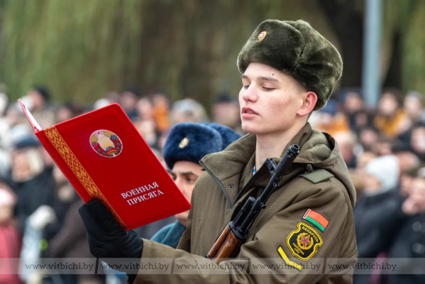 Более 700 новобранцев 103-й Витебской воздушно-десантной бригады приняли присягу 22 ноября в Витебске