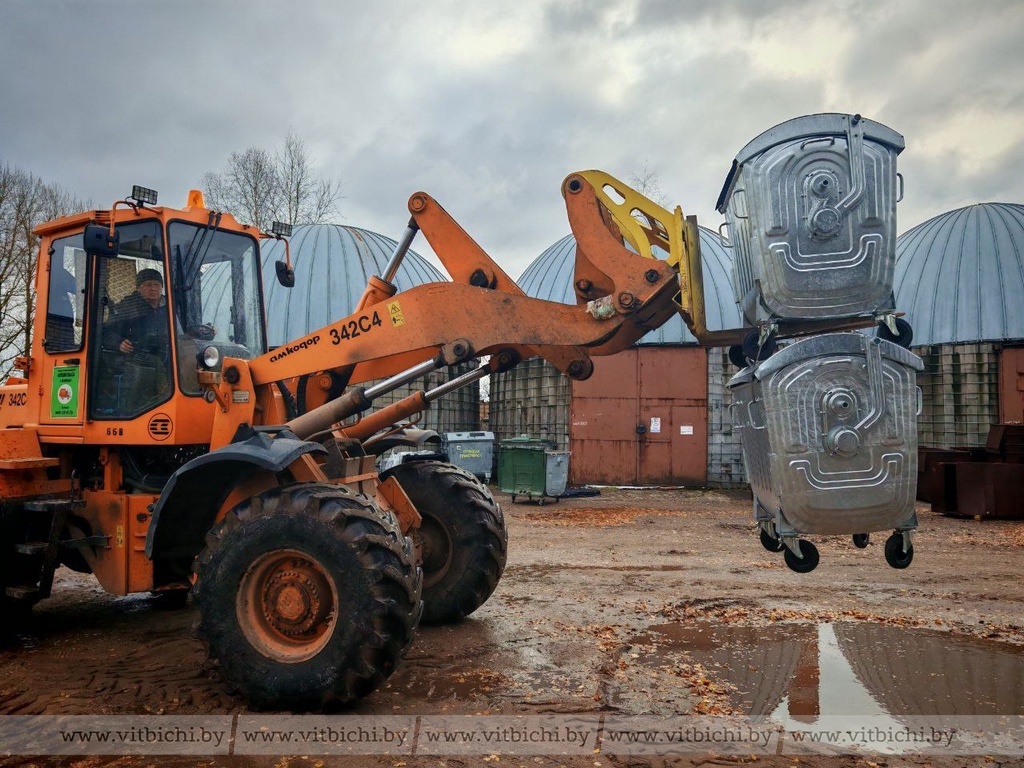 Евроконтейнеры, современные площадки для сбора мусора и больше заготовительных ларьков вторресурсов: как в Витебске совершенствуют систему работы с коммунальными отходами