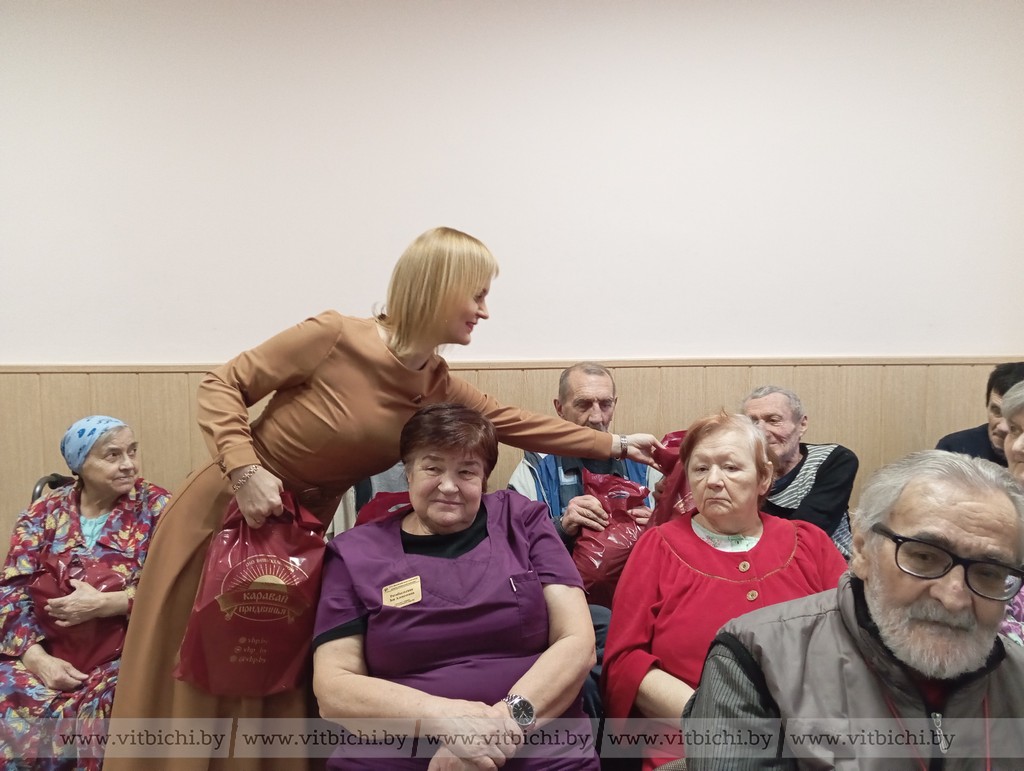 Теплый и душевный праздник состоялся в Витебском областном медико-социальном центре в рамках акции «От всей души»