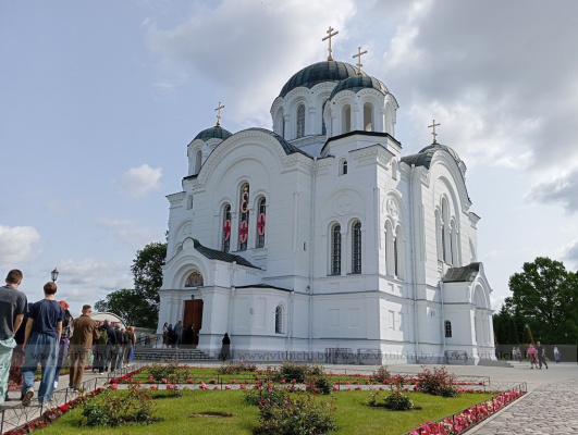 Витебчанки открыли паломнический сезон в Спасо-Евфросиниевском женском монастыре после его 900-летия