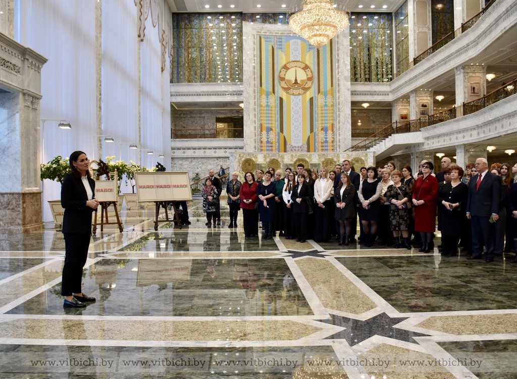 Во Дворец Независимости сегодня на экскурсию - первую после завершения выборов Президента - прибыла делегация Витебской области