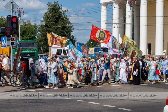 Из Витебска в Смоленск отправился православный молодежный Одигитриевский крестный ход