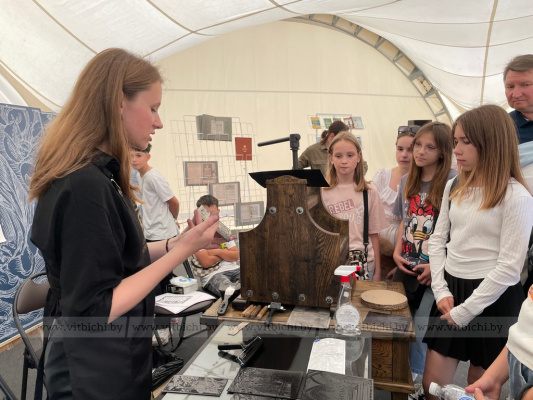 Друкаваны станок Скарыны і саламяныя вянкі: у Лідзе стартаваў XXXII Дзень беларускага пісьменства