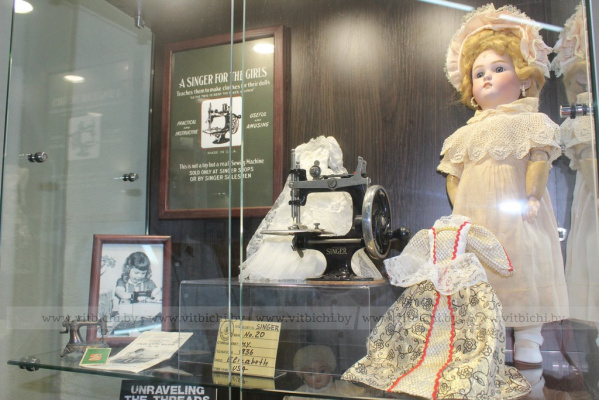 Выставка старинных швейных машинок «Зингер» открылась в Витебске