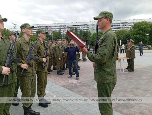 Студенты ВГМУ присягнули на верность Отчизне на площади Флага и Герба в Витебске