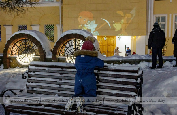В Витебске мультфильмы из детства показали на стене Ратуши