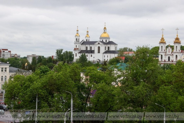 Директорам школ поднимут зарплаты, а банки введут лимиты на количество карт : что изменится в Беларуси с 1 апреля