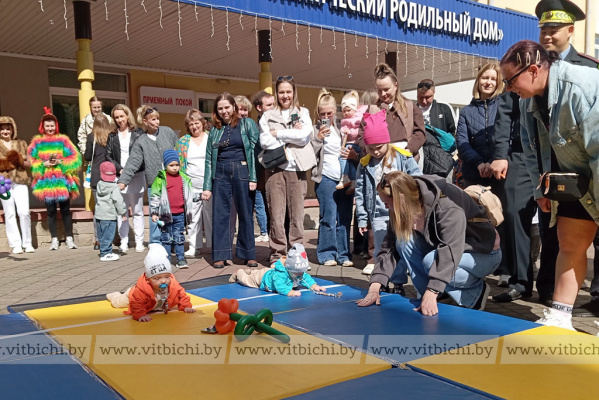 В областном роддоме прошёл забег. Не простой. В ползунках!