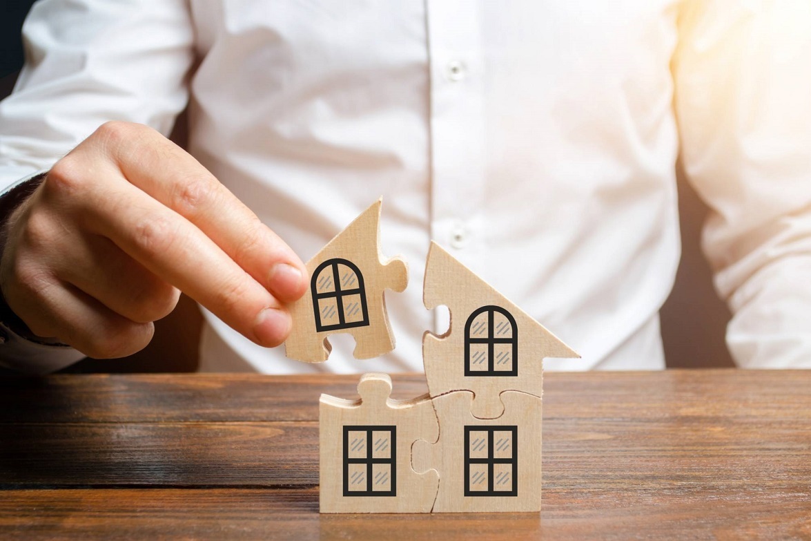 Как продать дом, если второй собственник из принципа блокирует любые сделки?