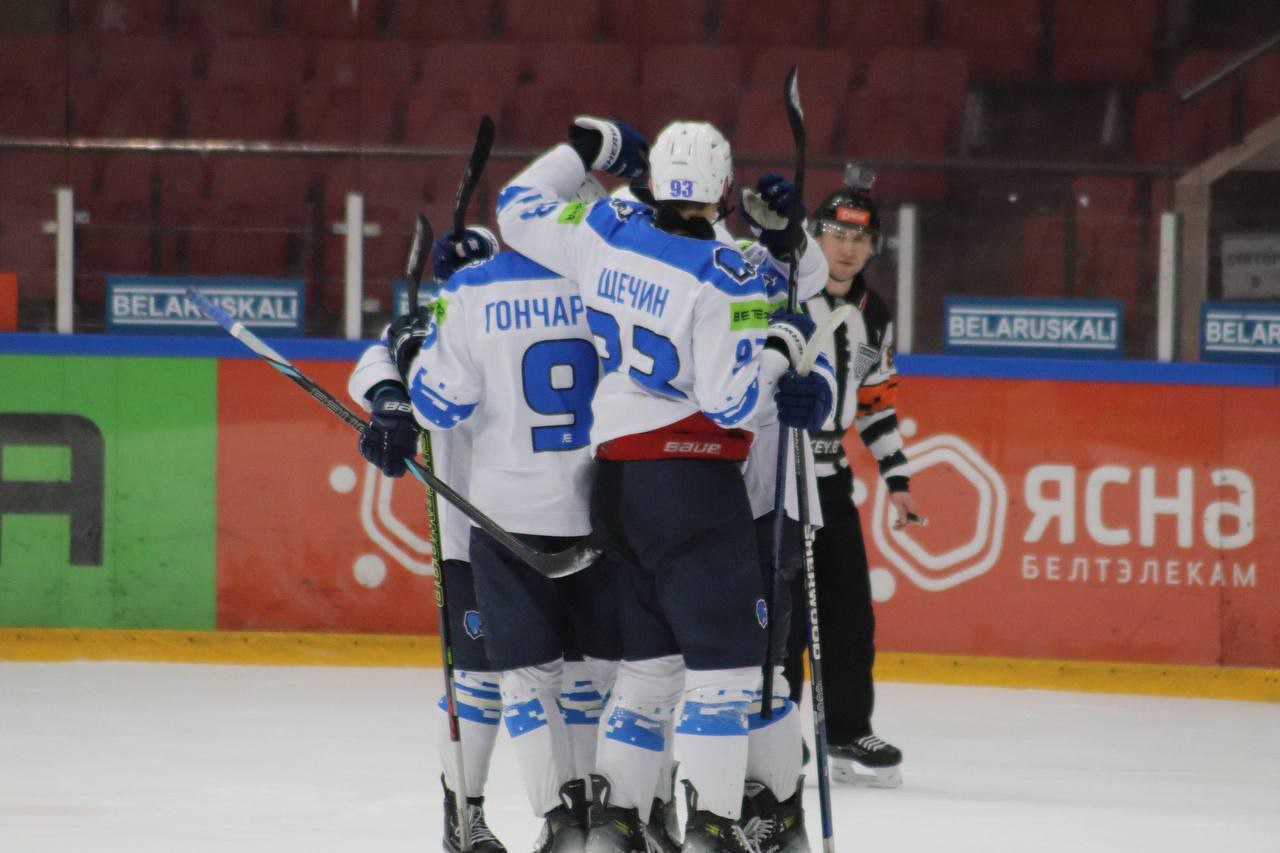 Хоккейный клуб "Витебск" дважды был сильнее "Авиатора"