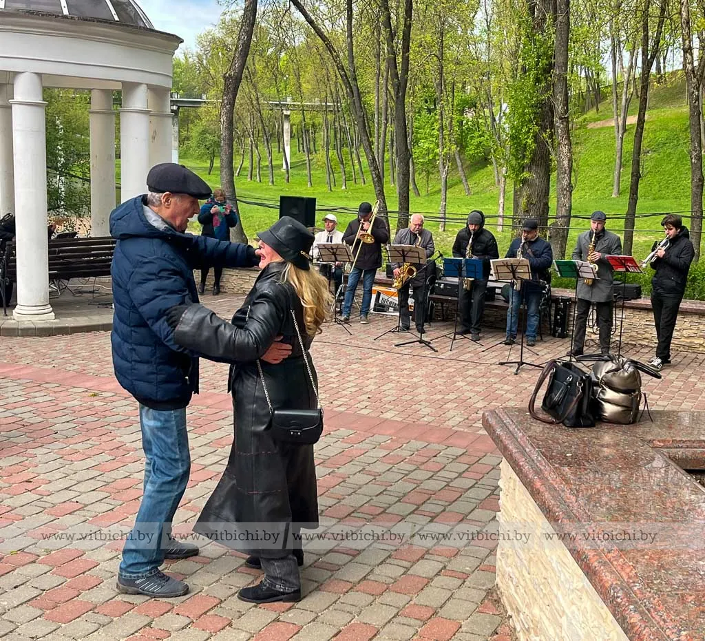 Витебск открыл сезон проекта «В старых ритмах» концертом в парке Фрунзе 
