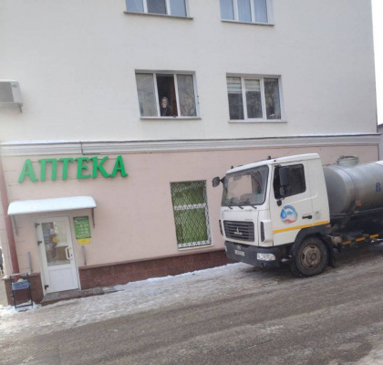 В Витебске на улице Ленина произошел прорыв водопроводной трубы посреди проезжей части