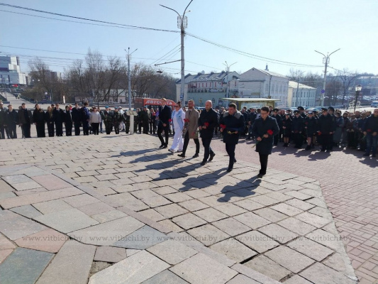 К общереспубликанской минуте молчания, приуроченной ко Дню памяти жертв Хатынской трагедии, присоединился Витебск