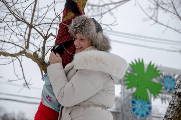 Парк Мазурино преобразился: деревья получили яркие «теплые» наряды
