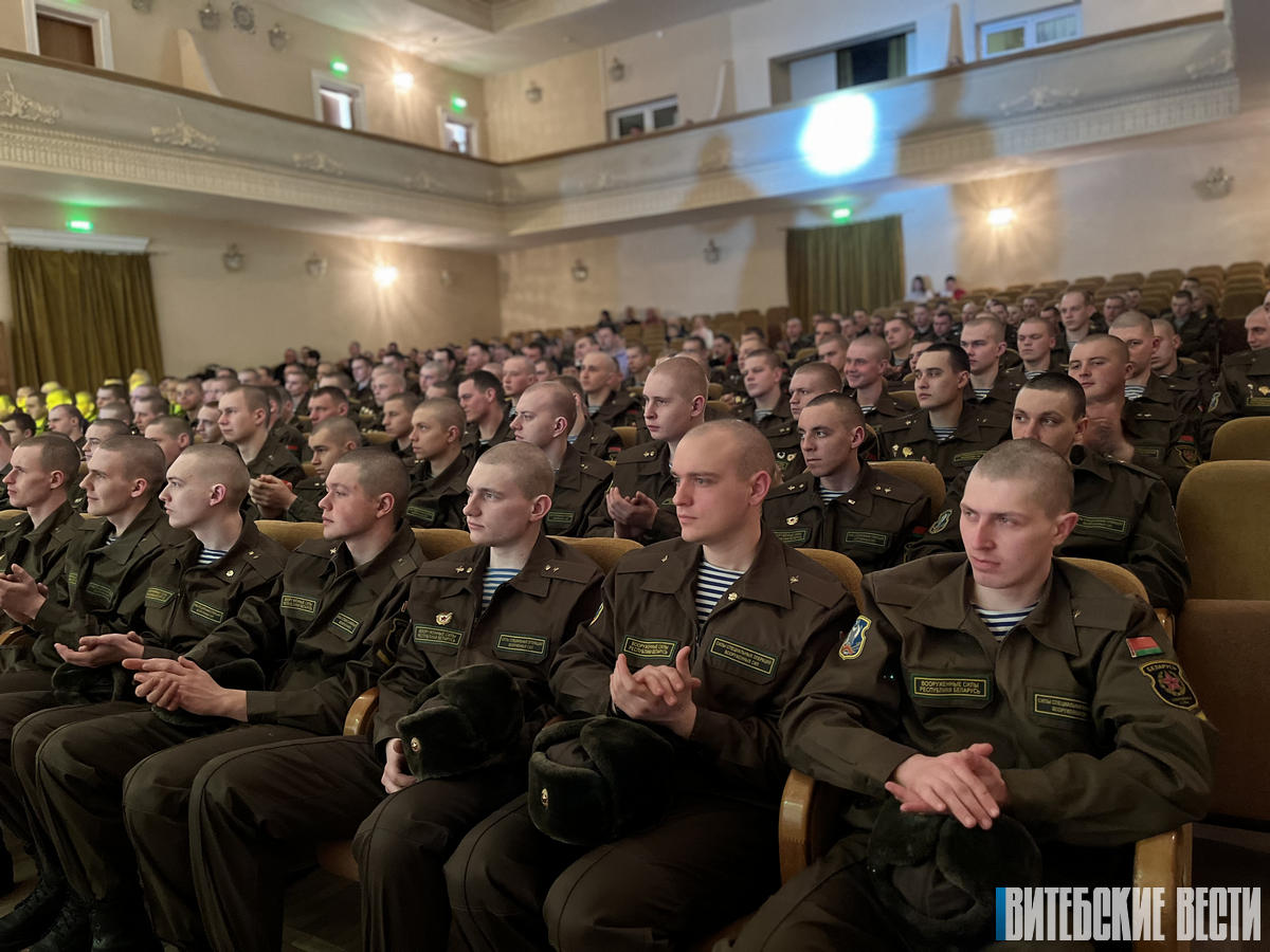 «Мелодии мужества». Концерт ко Дню защитников Отечества собрал военнослужащих в витебской филармонии