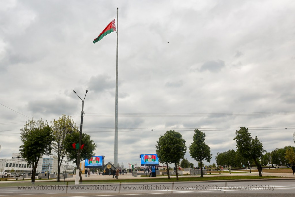 В Витебске торжественно открыли площадь Флага и Герба