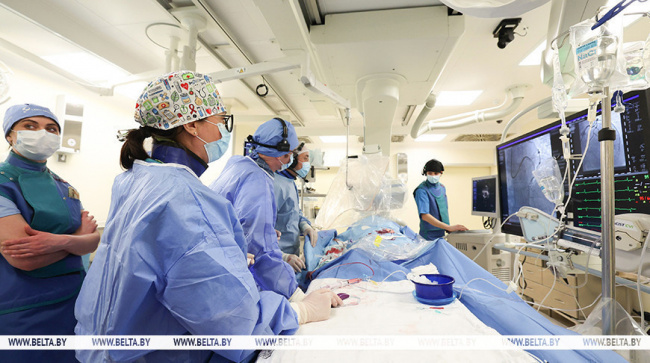 Китайские врачи предложили белорусским коллегам инновационную технологию лечения поражения коронарных артерий