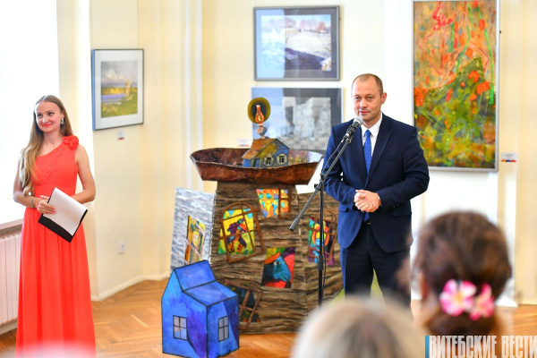 Фотофакт. В Художественном музее состоялось торжественное открытие областного открытого фестиваля "Праздник акварели в Витебске - 2025"